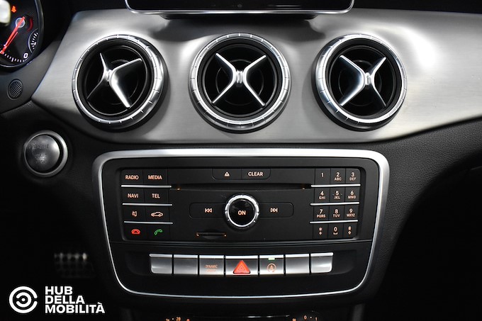 MERCEDES-BENZ CLA 180 d Automatic Premium